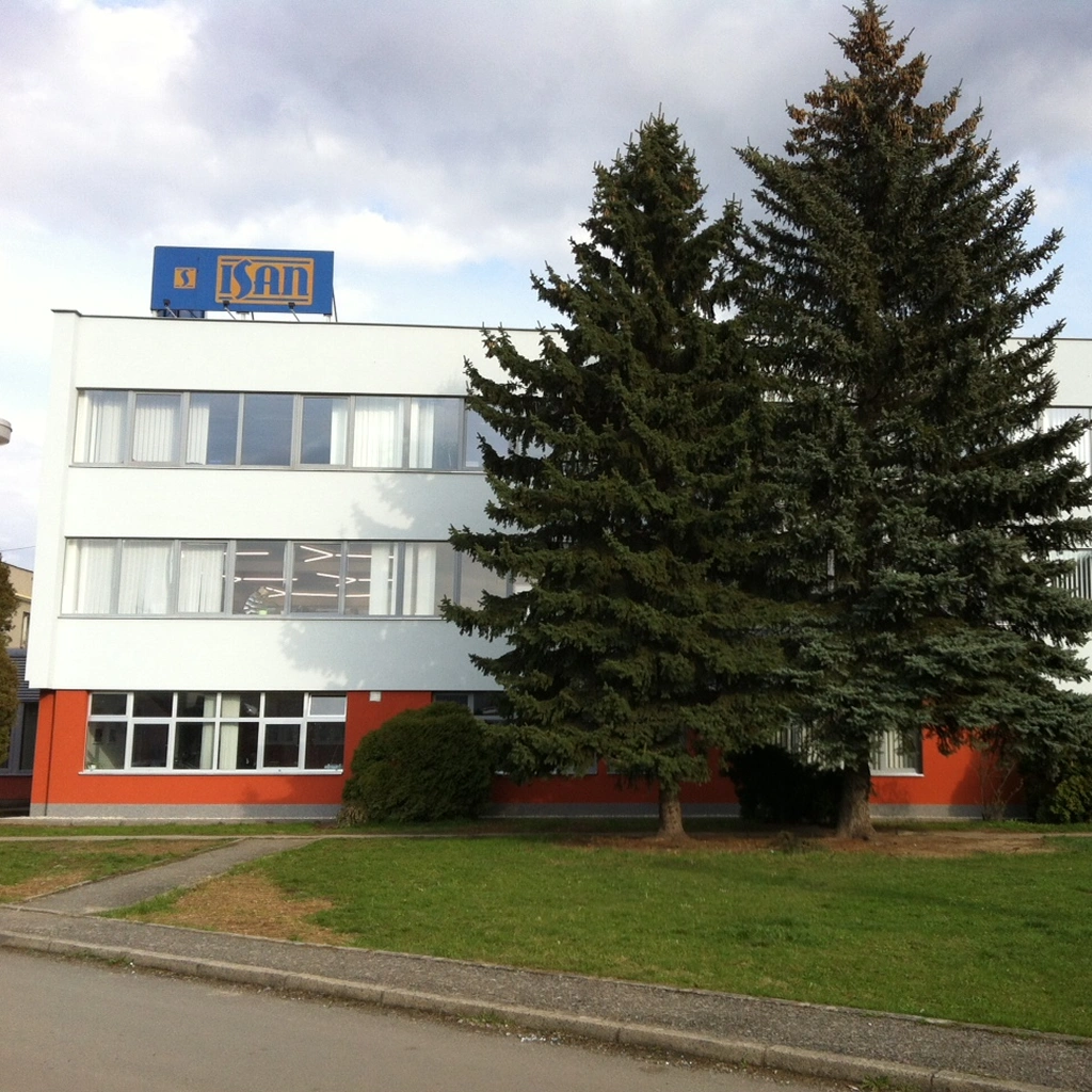 Фасад виробництва бренду isan