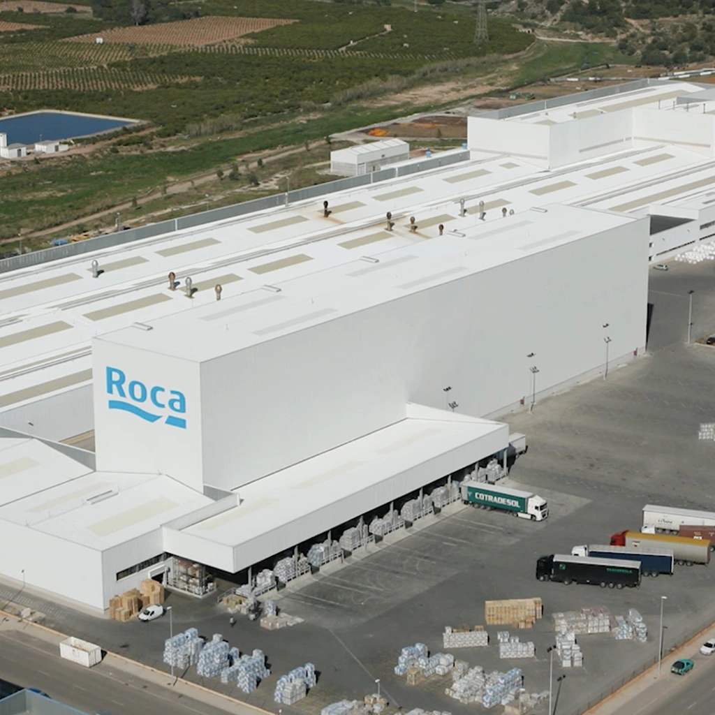 Фасад здания бренда roca