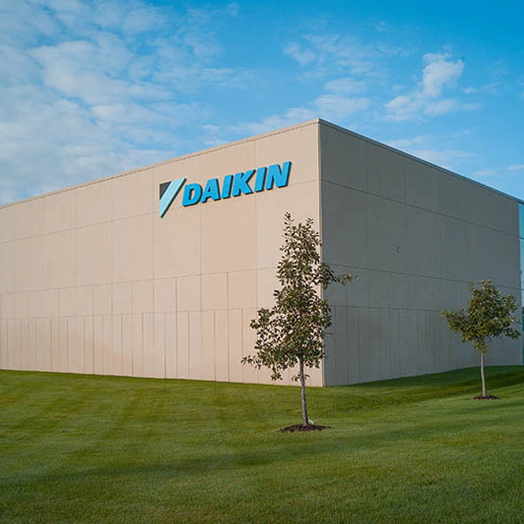 Фасад здания бренда а Daikin