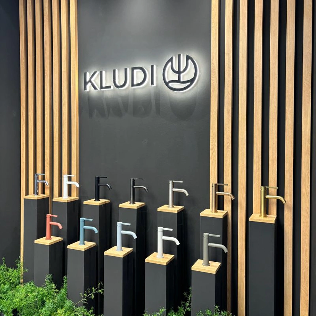 Интерьер фирменного шоурума kludi