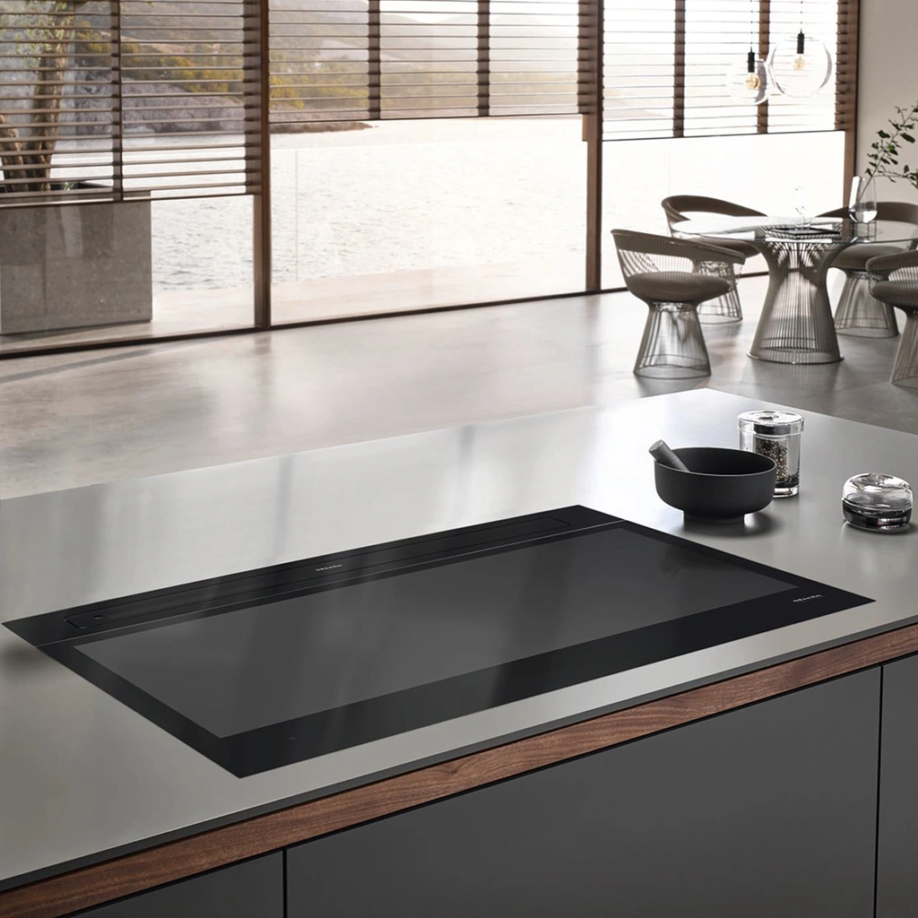 Варильна панель Miele з індукційними конфорками